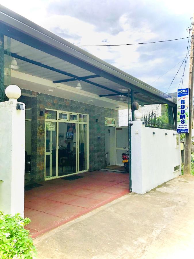 Jenushi Homestay แคนดี้ ภายนอก รูปภาพ