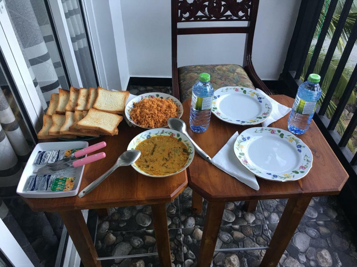 Jenushi Homestay แคนดี้ ภายนอก รูปภาพ