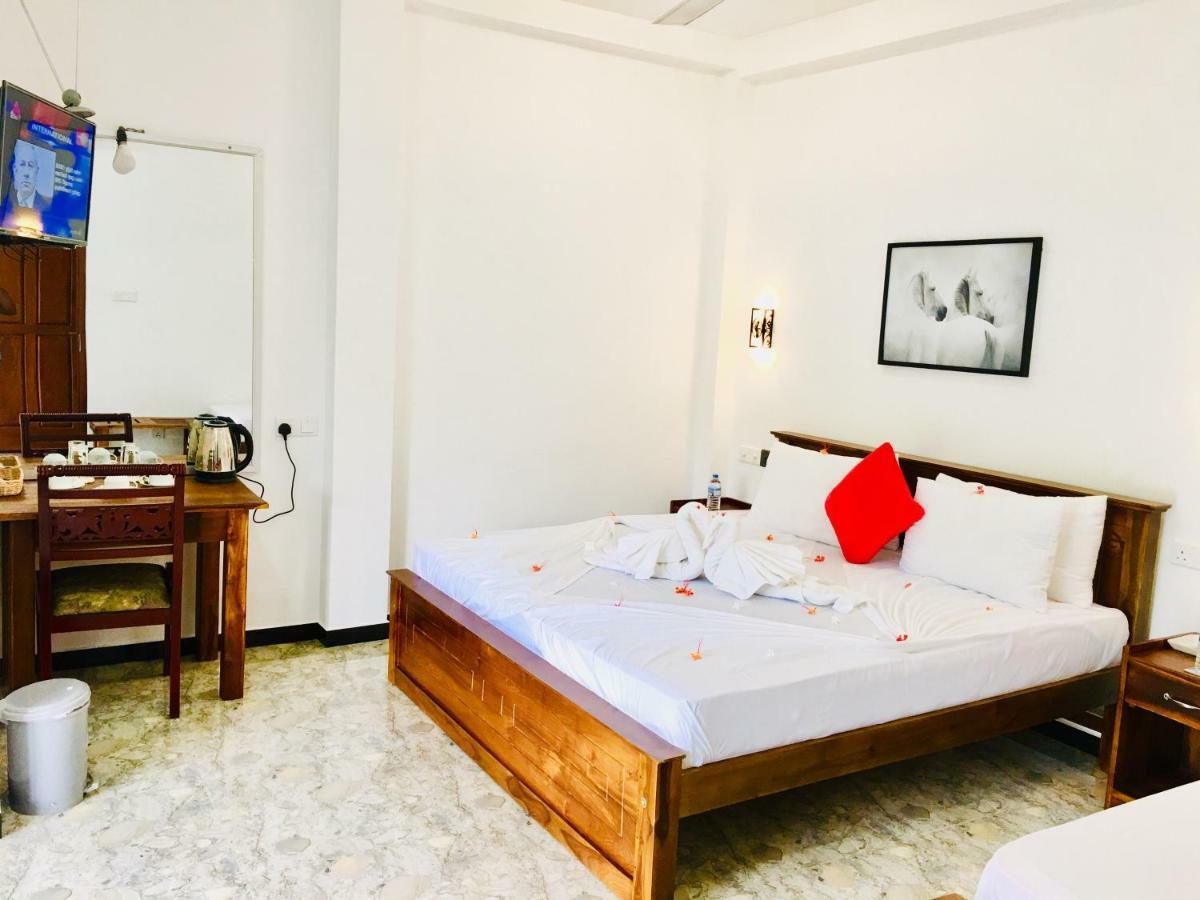 Jenushi Homestay แคนดี้ ภายนอก รูปภาพ