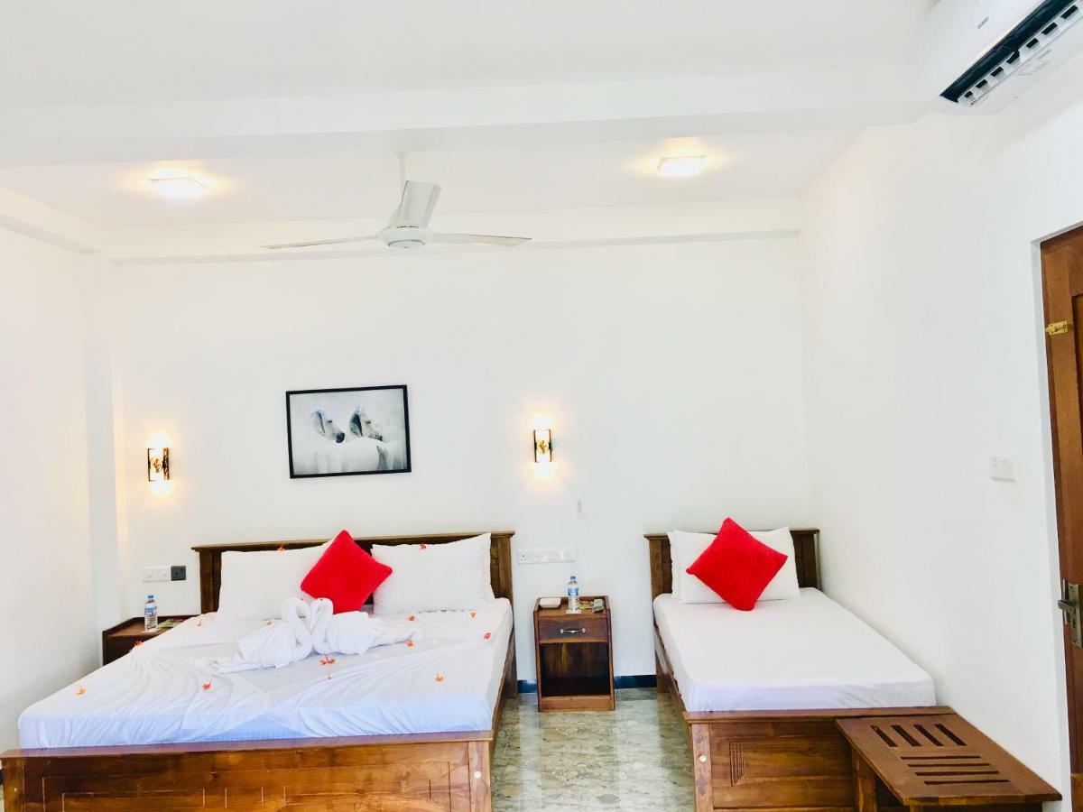Jenushi Homestay แคนดี้ ภายนอก รูปภาพ