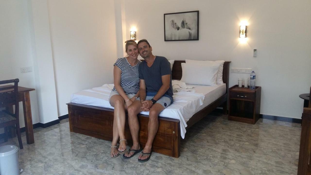 Jenushi Homestay แคนดี้ ภายนอก รูปภาพ