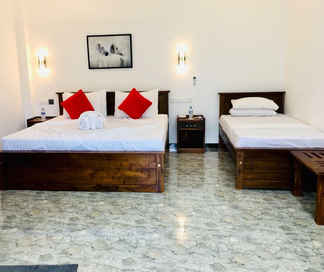 Jenushi Homestay แคนดี้ ภายนอก รูปภาพ