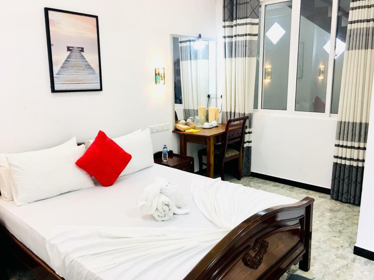 Jenushi Homestay แคนดี้ ภายนอก รูปภาพ