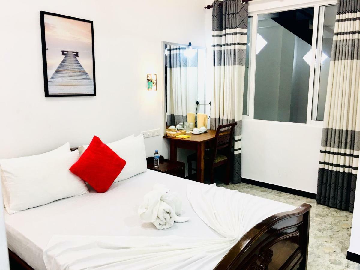 Jenushi Homestay แคนดี้ ภายนอก รูปภาพ