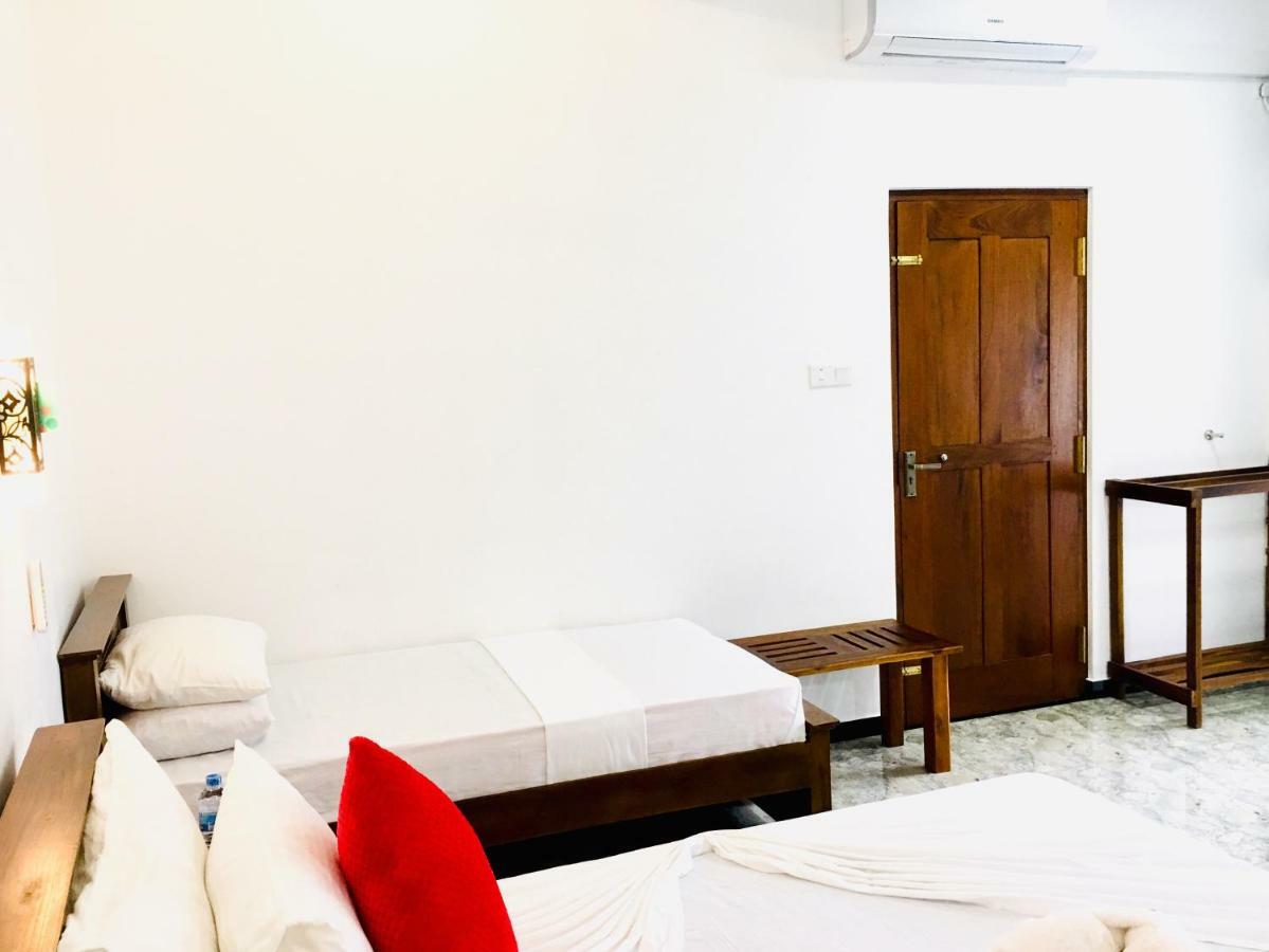 Jenushi Homestay แคนดี้ ภายนอก รูปภาพ