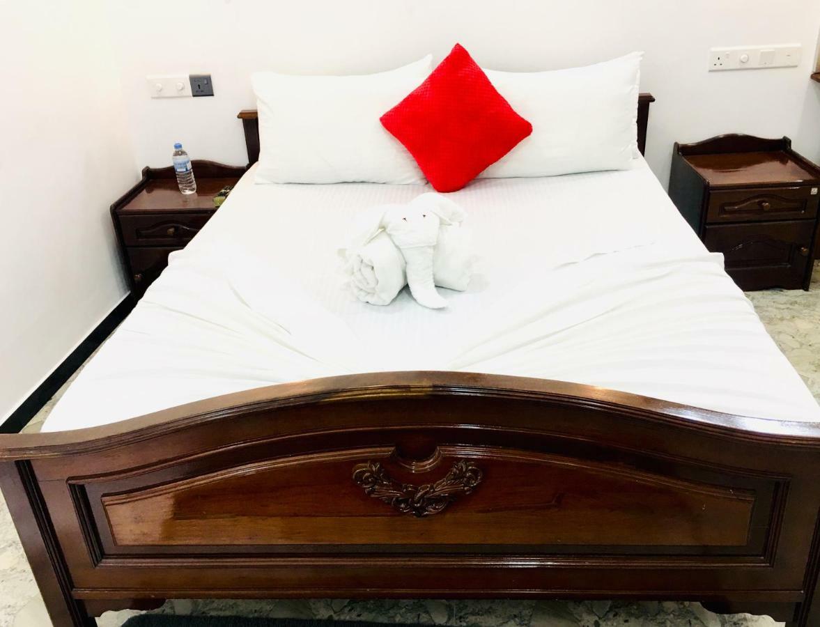 Jenushi Homestay แคนดี้ ภายนอก รูปภาพ